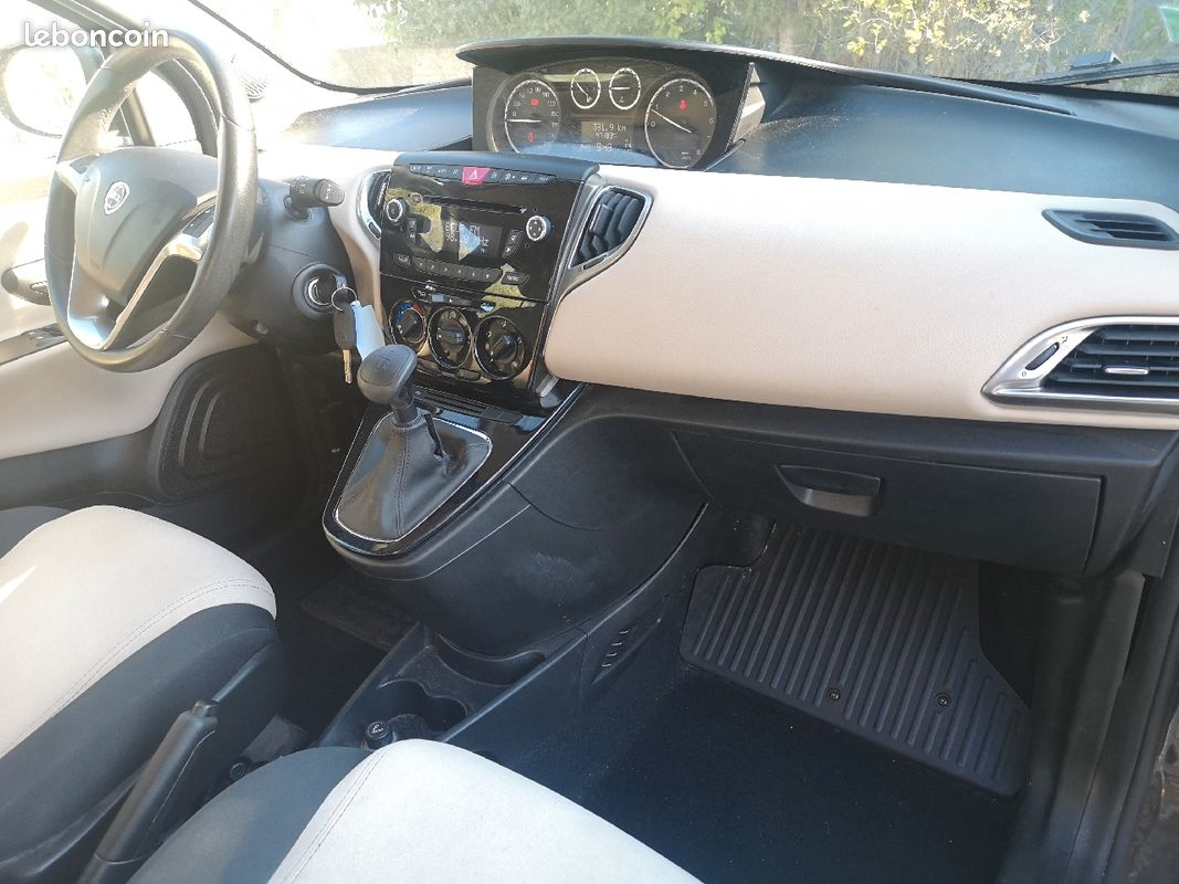 LANCIA YPSILON III